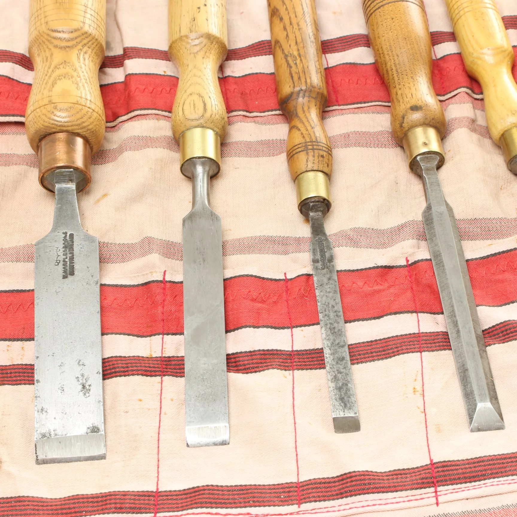 9x Old Woodwork Chisels and Gouge (Ash, Beech)