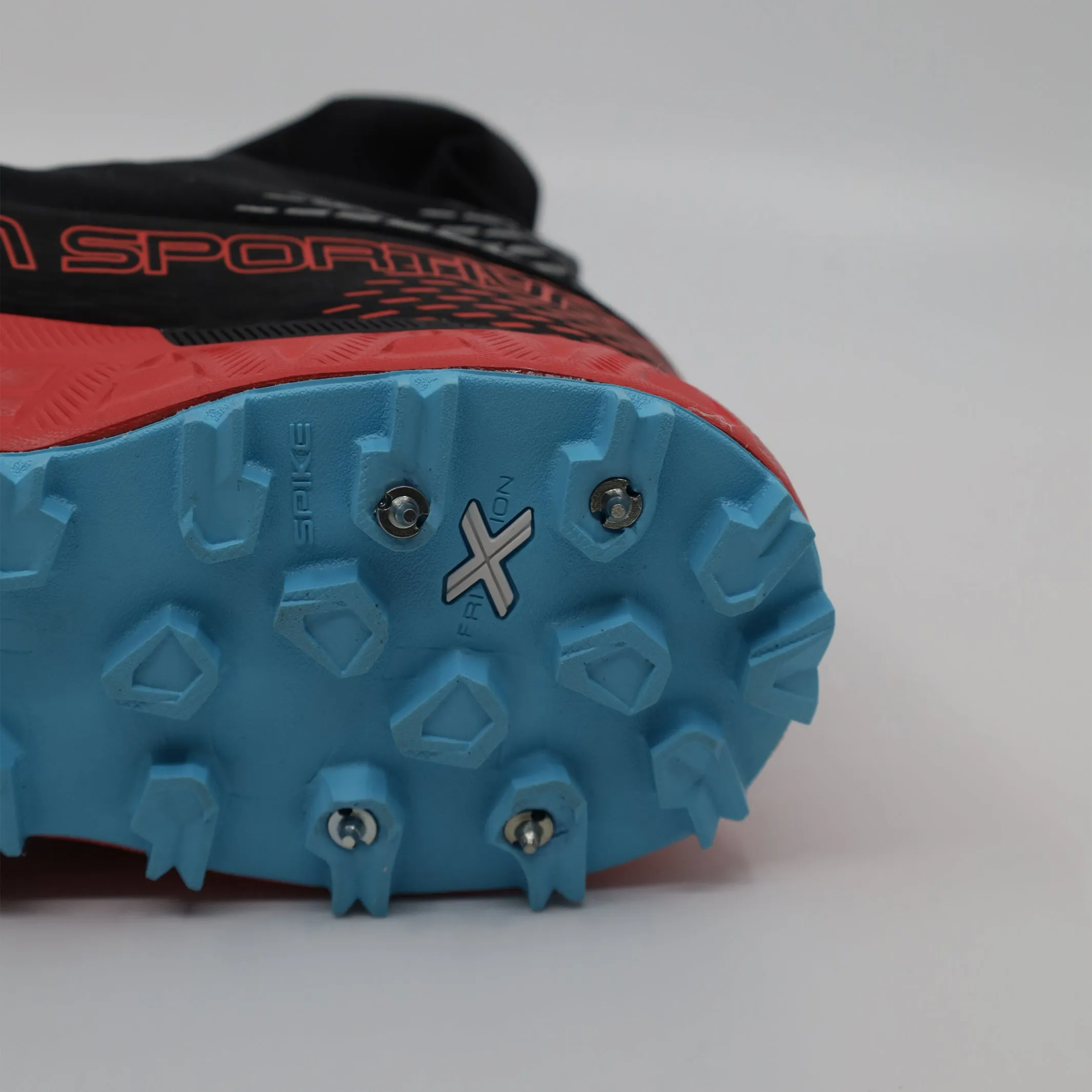 Installation de crampons (Crampons inclus)