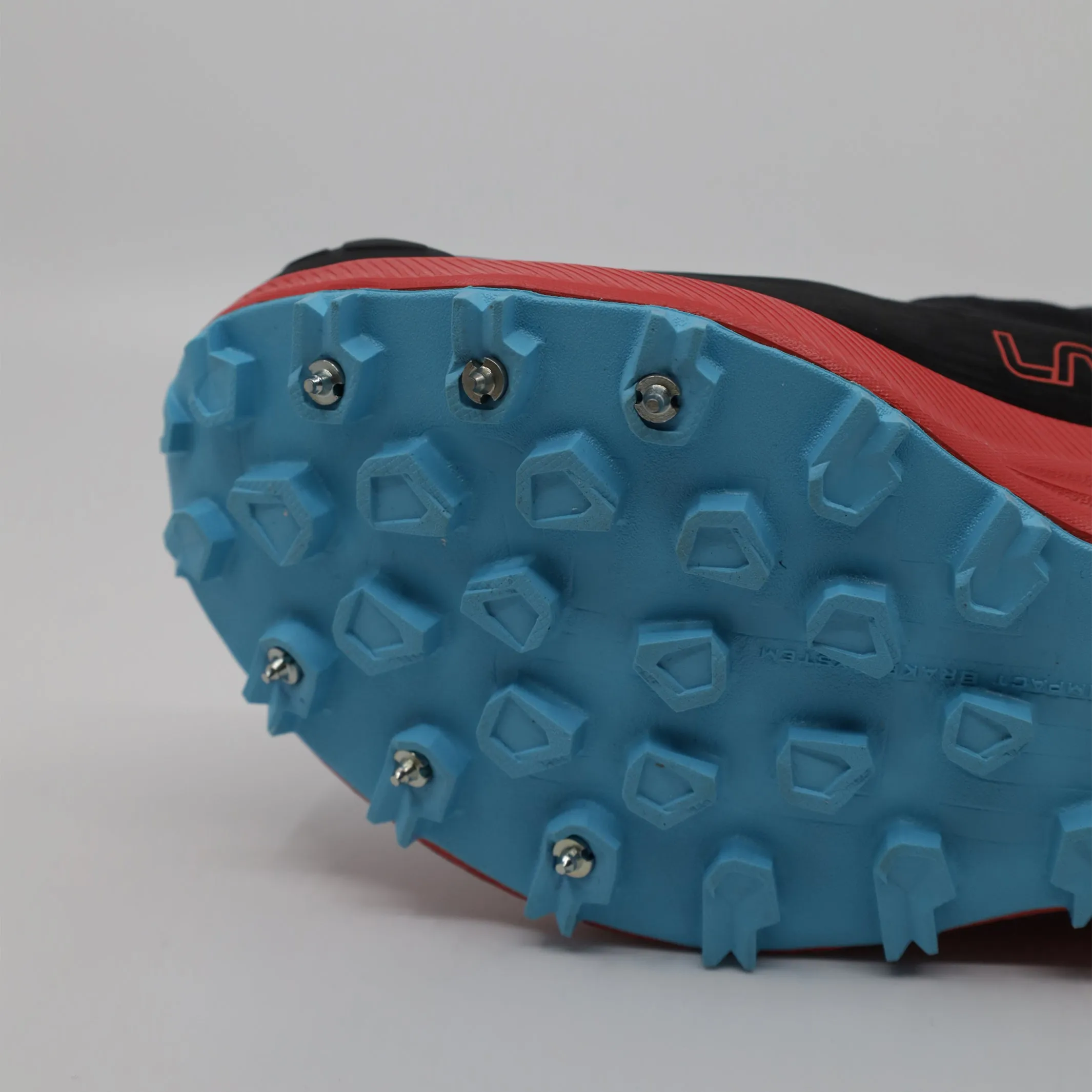Installation de crampons (Crampons inclus)